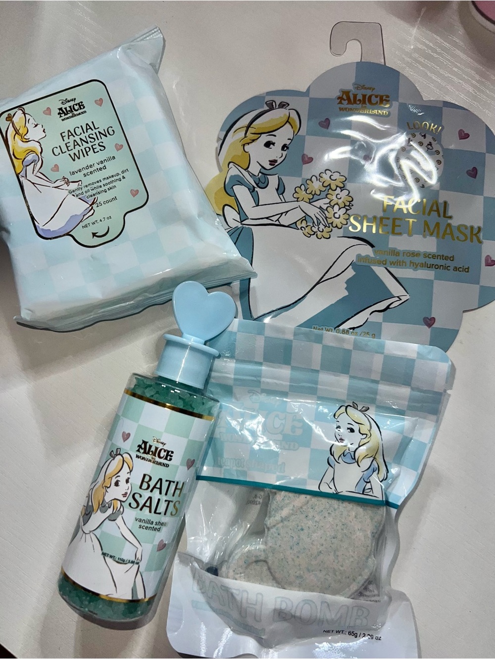 Alice in wonderland Care Set
